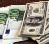 Евро подешевел по отношению к доллару, эксперты прогнозируют дальнейший обвал