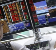 Рынок акций РФ в начале дня мало менялся на умеренном внешнем негативе