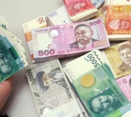 В Кыргызстане обесцениваются сбережения граждан. 5 долларов в рублях